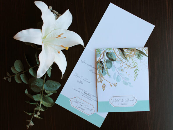 Invitatii nunta cu frunze nuanta verde si auriu