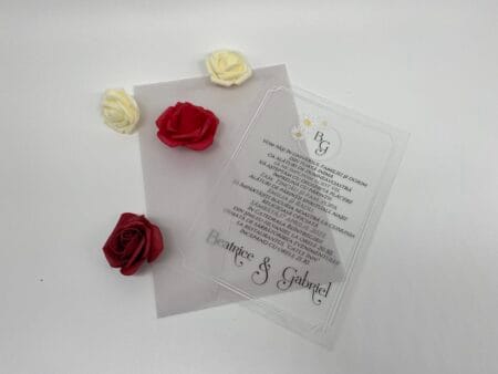 Invitatii nunta plexiglass cu plic gri si chenar argintiu