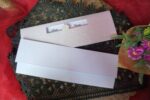 Invitatii nunta baroque ivorie cu roz