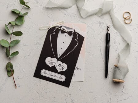 Invitatii nunta mire si mireasa printate pe un carton gros