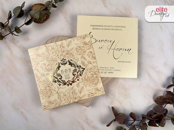 Invitatii nunta crem model auriu elegant
