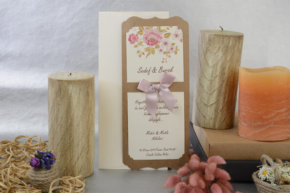 Invitatii nunta craft cu panglica roz si plic ivorie