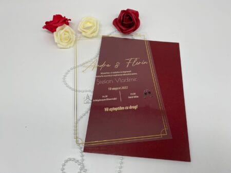 Invitatii nunta plexiglass cu plic visiniu si personalizare uv