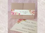 Invitatii nunta cu flori roz carton mat