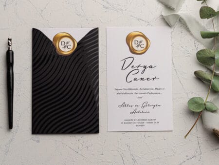 Invitatii nunta nuanta negru si detalii maro