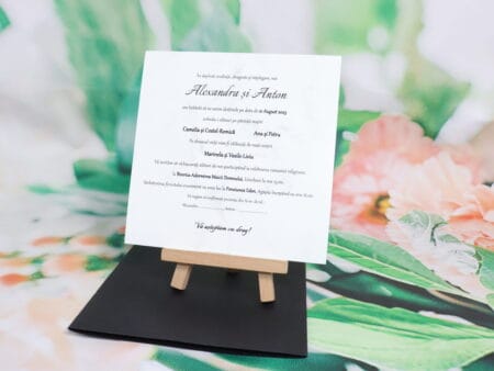 Invitatii nunta eleganta cu plic negru si carton gros alb