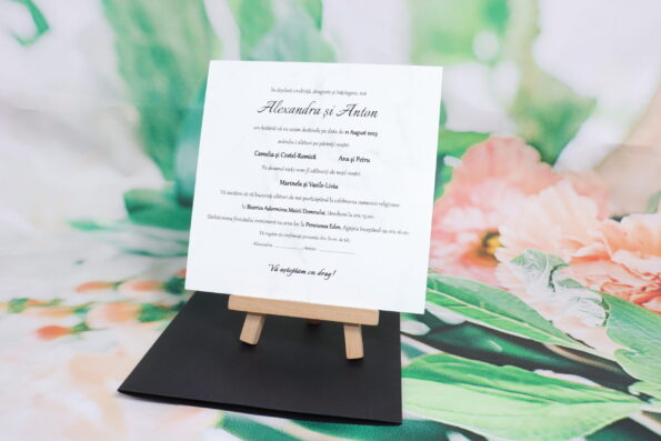 Invitatii nunta eleganta cu plic negru si carton gros alb