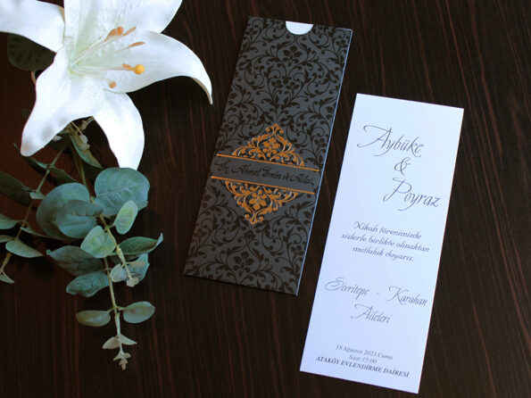 Invitatie nunta neagra cu auriu personalizare inclusa in pret