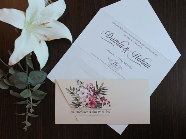 Invitatii nunta cu crini nuanta somon cu flori