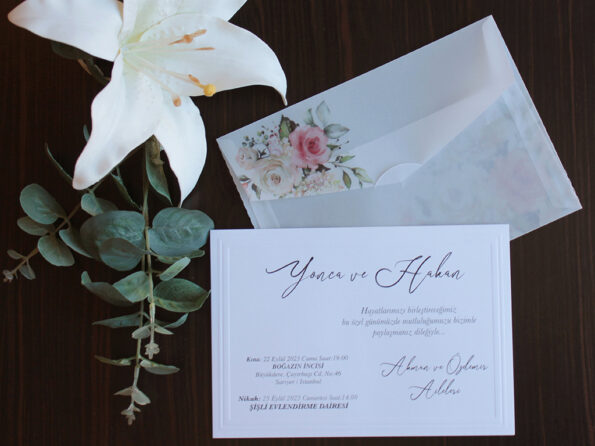 Invitatii nunta eleganta cu plic calc personalizat cu flori