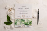 Invitatii nunta eleganta cu frunze printate pe carton alb