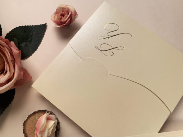 Invitatii nunta eleganta din carton satinat crem