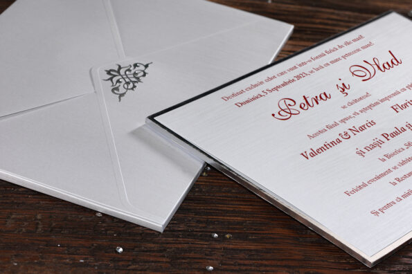 Invitatii nunta eleganta cu argintiu din carton gros alb