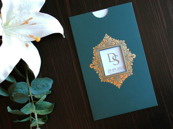 Invitatii nunta deosebita cu plic verde cu auriu