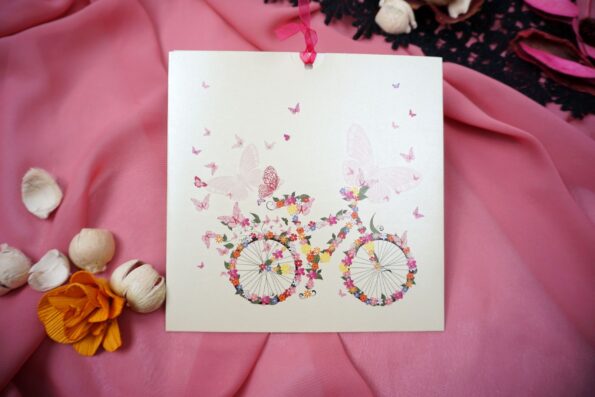 Invitatii nunta model fluturi si bicicleta romantice