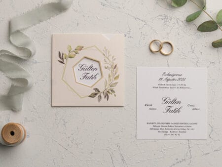 Invitatii nunta eleganta patrata din carton crem gros