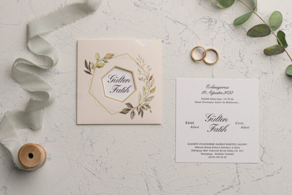 Invitatii nunta eleganta patrata din carton crem gros