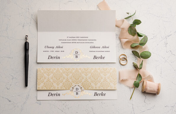Invitatii nunta cu auriu printata pe carton gros alb lucios
