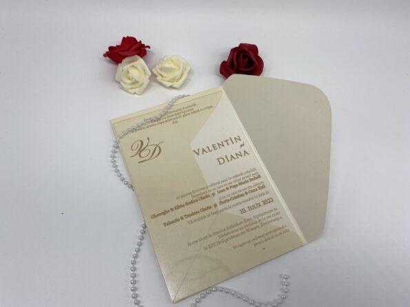 Invitatii nunta plexiglas cu plic crem sidef