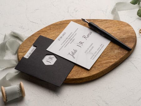 Invitatii nunta eleganta cu plic negru decupat personalizare inclusa
