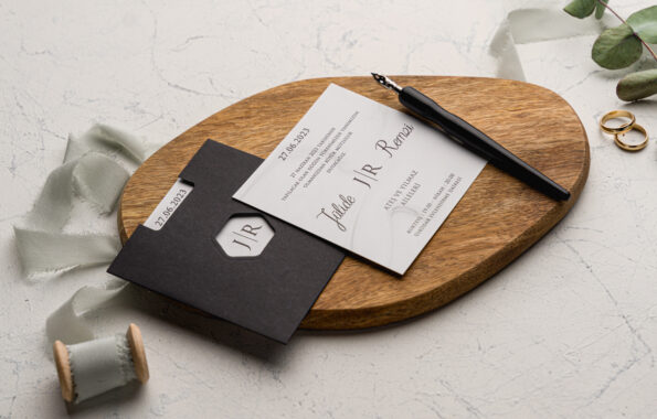 Invitatii nunta eleganta cu plic negru decupat personalizare inclusa