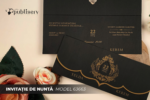 Invitatii nunta cu plic si carton negru cu detalii aurii
