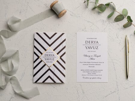 Invitatii nunta eleganta cu detalii aurii si negre