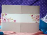 Invitatii nunta cu flori roz carton mat