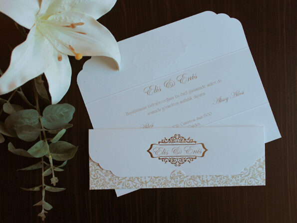 Invitatii nunta eleganta nuanta crem cu auriu