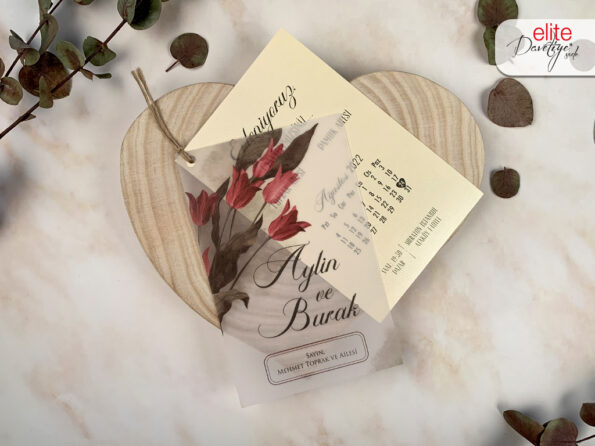 Invitatii nunta tip calendar cu foaie de calc cu un model floral