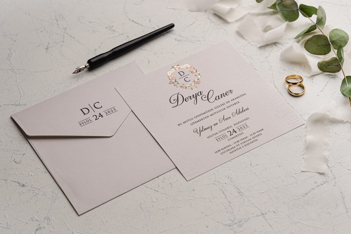eb9853f8-2 Invitatii nunta eleganta din carton alb cu detalii aurii