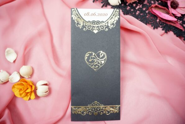Invitatii nunta negre model auriu floral