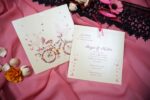 Invitatii nunta model fluturi si bicicleta romantice