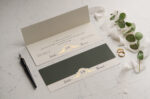 Invitatii nunta verde cu auriu personalizare inclusa in pret