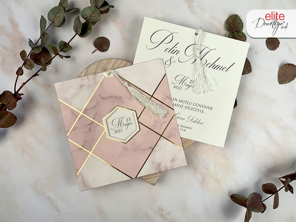Invitatii nunta elegante alb roz model cu linii aurii Invitatii nunta elegante alb roz model cu linii aurii