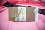Invitatii nunta craft cu frunze printata pe carton crem