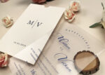 Invitatii nunta plexiglass eleganta cu plic crem