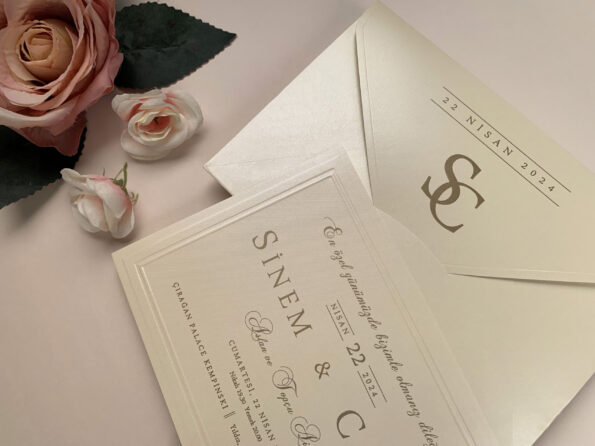 Invitatii nunta eleganta din carton sidef crem