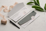 Invitatii nunta verde printata pe carton gros alb lucios
