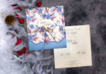 Invitatii nunta alb bleu cu model floral elegant