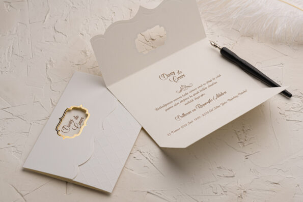 Invitatii nunta eleganta alb cu auriu personalizare inclusa
