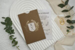 Invitatie nunta maro din carton 12