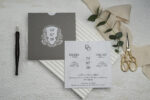 Invitatie nunta gri din carton 13x13cm ǀ e-Marturii.ro