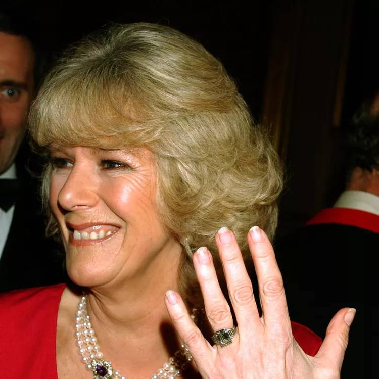 Inelul de logodna al Reginei Camilla: O poveste regala de 5 carate
