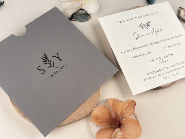 Invitatie nunta patrata cu plic gri
