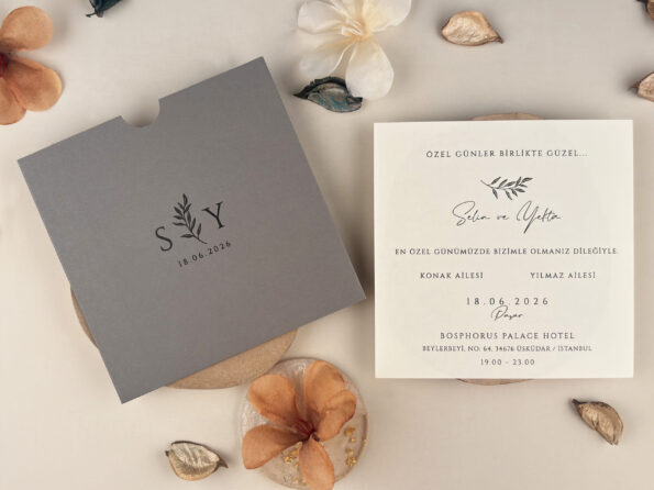 Invitatie nunta patrata cu plic gri