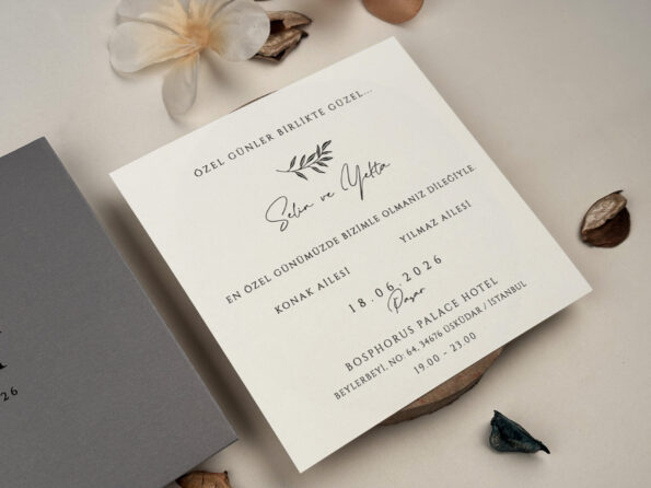 Invitatie nunta patrata cu plic gri
