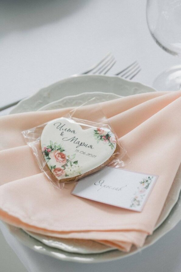 Cum sa asezi invitatii la nunta? 5 secrete de la profesionisti Cum sa asezi invitatii la nunta? 5 secrete de la profesionisti