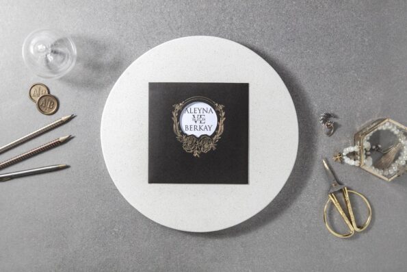 Invitatie nunta neagra cu auriu 7133