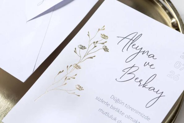 Invitatie nunta alba cu auriu 7106